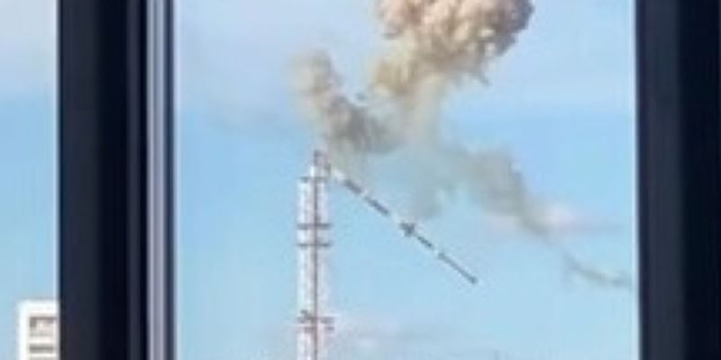 Ракета попала в "шпиль": жуткие детали поражения телебашни в Харькове