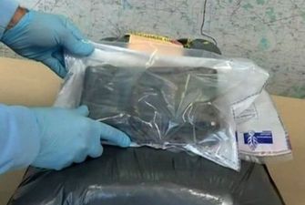 На побережье Франции вынесло почти тонну кокаина