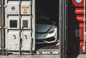 В одесском порту заметили новейший спорткар Lamborghini