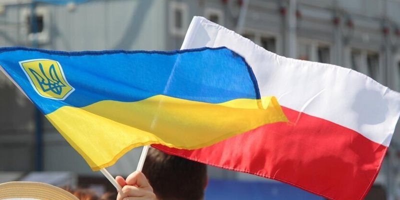 Украинцы без загранпаспортов могут потерять льготы и работу в Польше