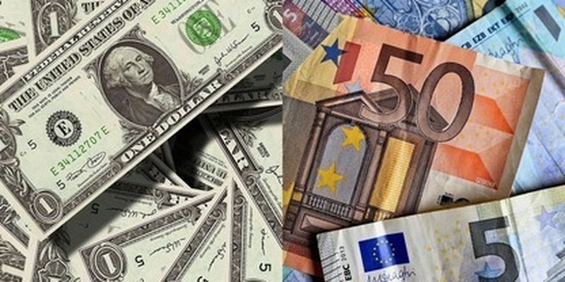 Надежда только на "черный" рынок: Запад прекратил поставки евро и долларов в Россию