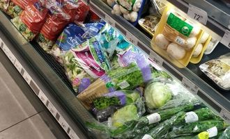 100 грамм по 36 грн: в Украине супермаркеты обновили цены на зеленый лук, салат и шампиньоны
