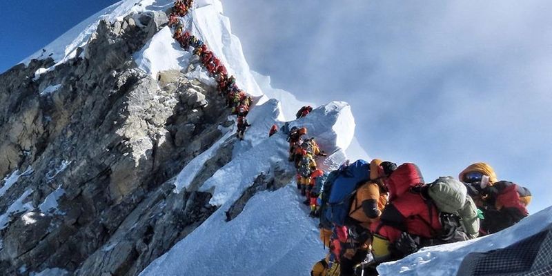 На Евересті вже десятий за весну альпініст загинув через «затори»