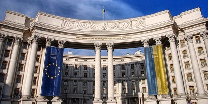 МИД Украины проверяет информацию о задержании ФСБ России троих украинцев