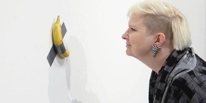 Художник заработал 240 тысяч долларов за пару бананов, приклеенных к стене: фото/Подумать только, сколько произведений искусства мы съедаем за свою жизнь