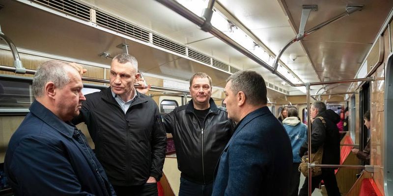 Кличко показал второй поезд из польских вагонов, полученный киевским метрополитеном. Фото