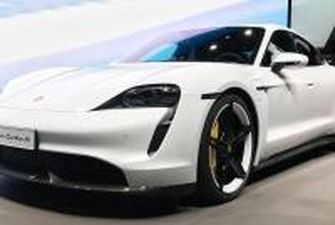 Электрокар Porsche Taycan взорвался в гараже владельца: автопроизводитель занимается расследованием