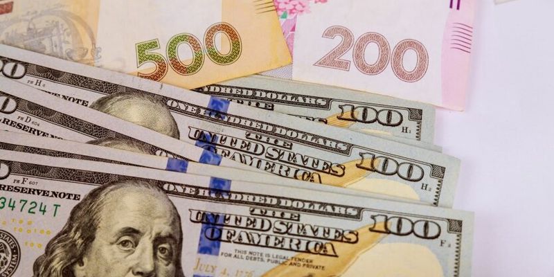 Валюта в Украине: как может измениться курс доллара весной 2023 года
