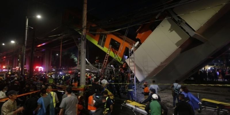 В Мексике обрушился мост метро, ​​15 человек погибли