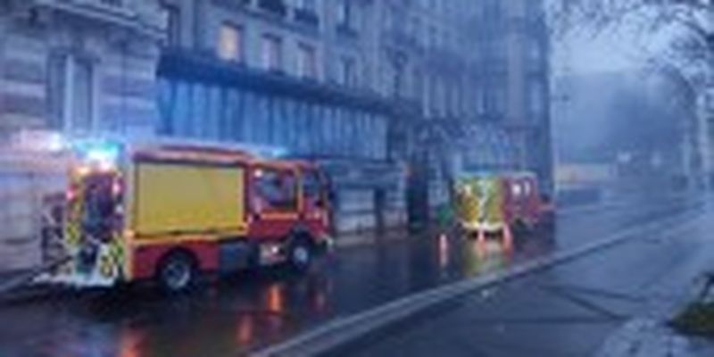 У Парижі поряд із музеєм д’Орсе спалахнула пожежа