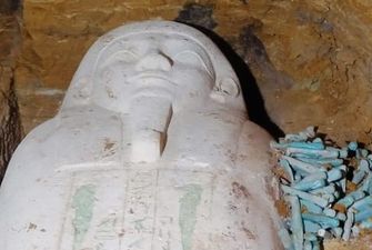 Археологи нашли в Египте саркофаг, которому 2 600 лет
