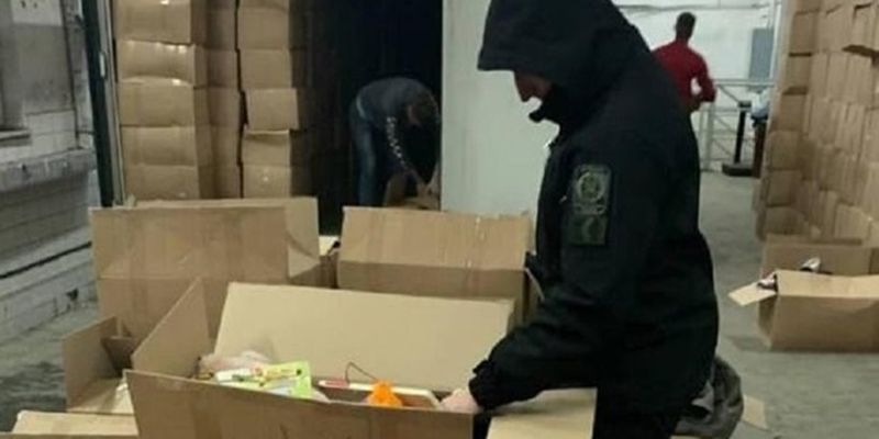 В Украину пытались ввезти крупную партию контрабандной одежды