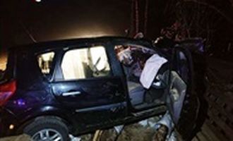 В Черниговской области автомобиль врезался в блокпост, водитель погиб
