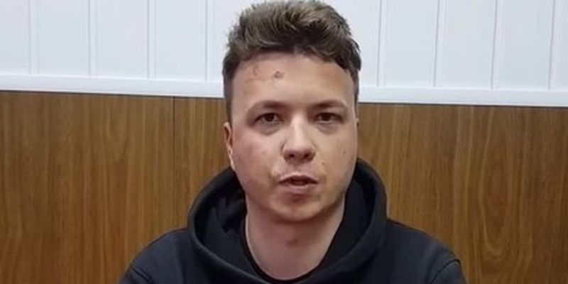 Впервые за четыре дня: адвокат рассказала о состоянии арестованного в Беларуси Протасевича
