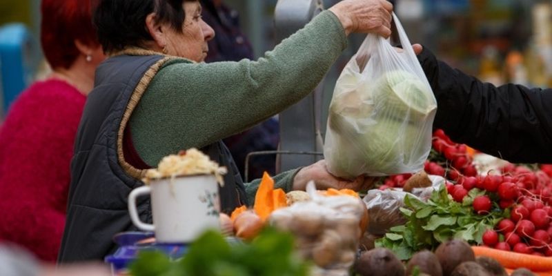В Украине разрешили открыть продуктовые рынки, но есть условия