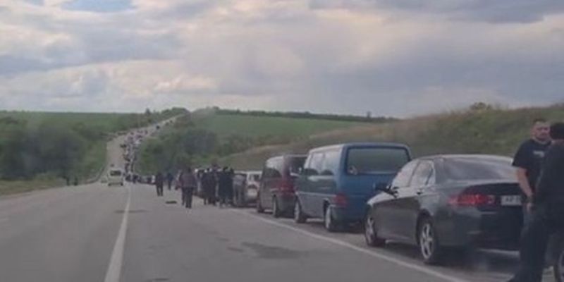 Украинцы бегут от оккупантов и гибнут в очередях на выезд: подробности трагедии