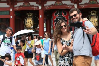 Иностранные туристы в прошлом году оставили в Японии рекордную сумму денег