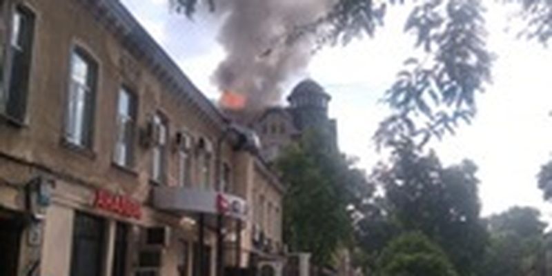 В центре Одессы вспыхнул крупный пожар - ОВА