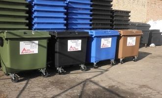 В Киеве появились "умные" мусорные баки: как они работают