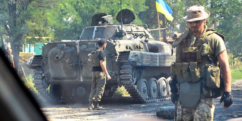 В зоне ООС украинские военные отразили восемь атак, уничтожили пять танков и беспилотник
