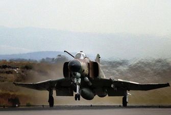 Винищувач F-4 ВПС Греції впав у море