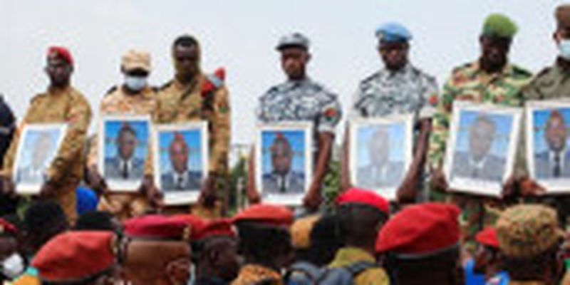 У Буркіна-Фасо повстанці атакували два транспорті засоби: загинуло щонайменше 28 осіб