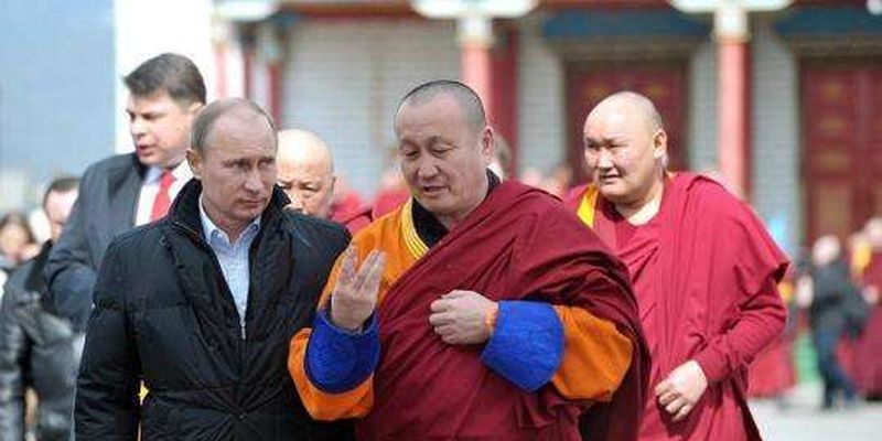 Путин наградил ламу, поддержавшего войну в Украине