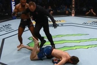 Боец UFC "пушкой" в челюсть брутально нокаутировал соперника за 15 секунд до гонга - видеофакт