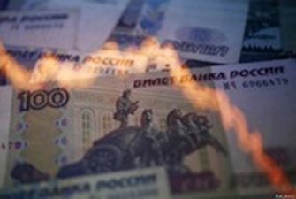 Курс рубля упал до минимума за полгода