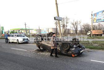 ДТП в Бердянске с грузовиком: «Москвич» перевернулся на крышу