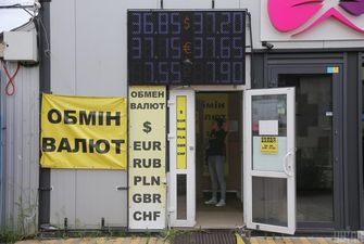 Курс гривні у столичних обмінниках знову ослаб: скільки коштує валюта