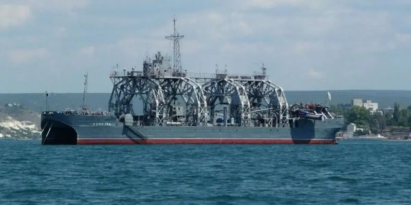 Стало известно, какой "пароход" подбит в Севастопольской бухте. ВИДЕО