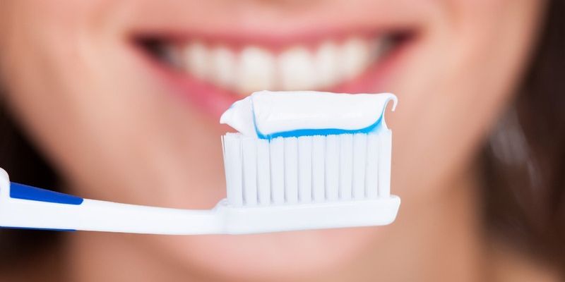 Чем заменить зубную пасту: натуральные альтернативы