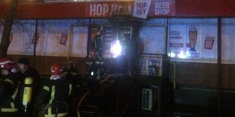 В Киеве горел магазин в здании жилого дома