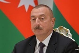 Азербайджан передаст Украине топливо для посевной