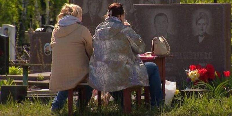 Поминальные дни: киевлян настоятельно просят не ходить на кладбища, названа причина
