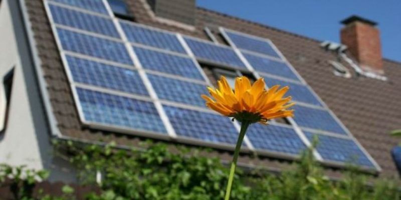 Українцям заборонили встановлювати домашні сонячні електростанції на землі