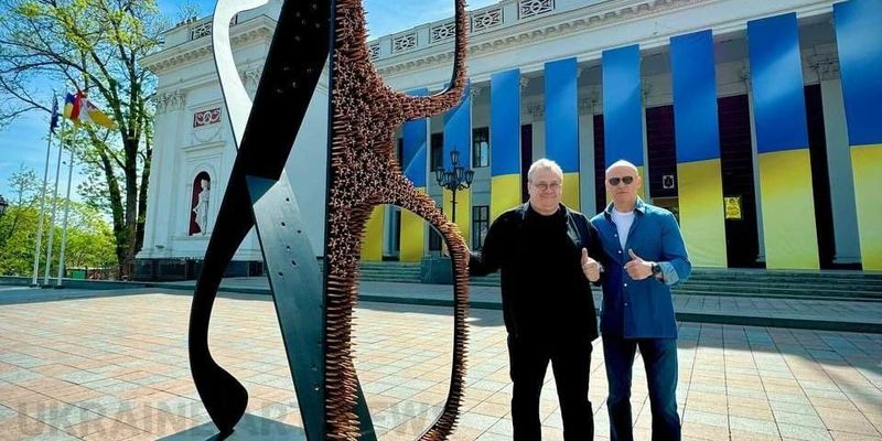 Зроблена із 33 куль: в Одесі до Великодня відкрили експозицію італійських та місцевих митців