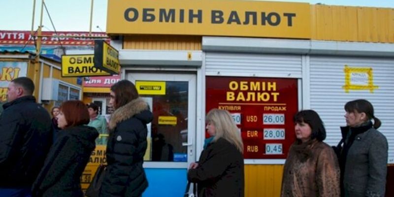 Курс валют на 16 грудня: гривня пускає бісики долару і євро, українцям це на руку
