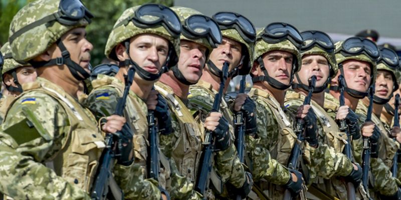 В армии оставят воинское приветствие "Слава Украине!"