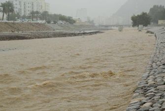 Оман затопило после мощных ливней: фото и видео наводнения