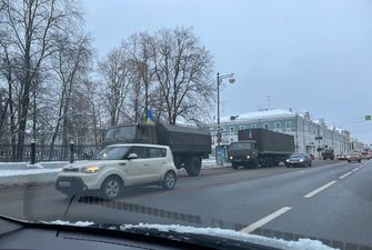 В Тверской области РФ заметили колонну военной техники с флагами Украины