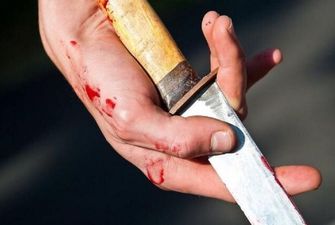 Вонзили нож в грудь: в больнице Днепра загадочно умер мужчина