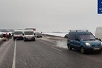 Под Киевом произошла автокатастрофа: столкнулись пяти машин. Есть погибшие и травмированные