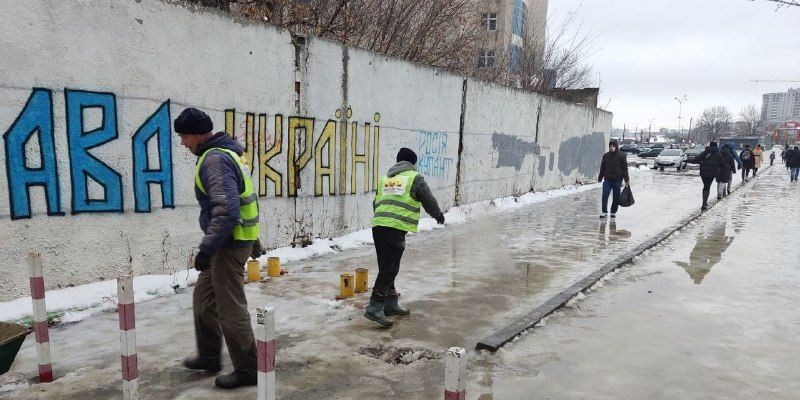 В Харькове горсовет объяснил нерасчищенные от снега улицы нехваткой дворников
