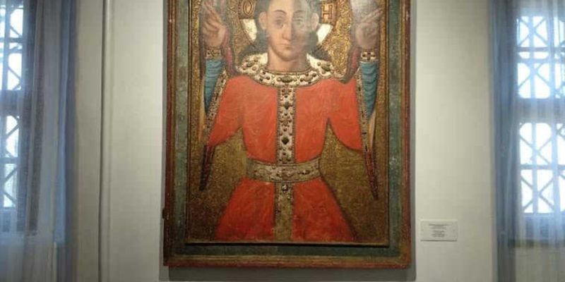 В замке на Ривенщине открыли выставку икон с улыбающимися святыми