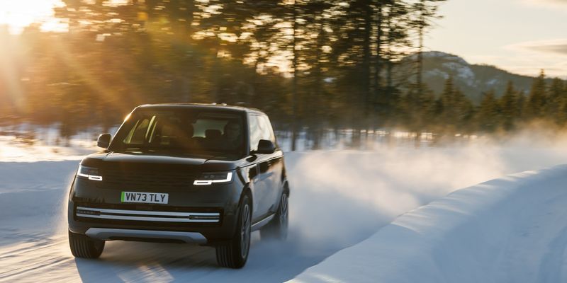 Первый электромобиль Range Rover рассекретили до премьеры