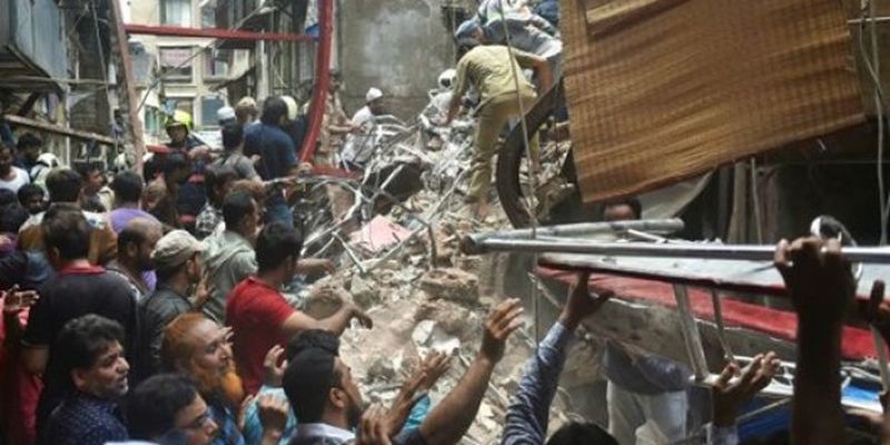 В Мумбаи обрушился 100-летний дом, много жертв