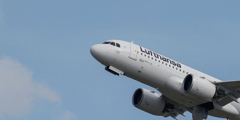 Lufthansa назвала причину отмены рейсов в Украину: дипломат разнес заявление компании