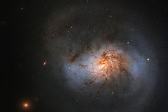 Телескоп Hubble зробив незвичайний знімок спіральної галактики з перемичкою